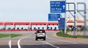 महंगा पड़ेगा लखनऊ-कानपुर एक्सप्रेसवे! 275 रुपये टोल, ट्रेन बनी सस्ती और तेज विकल्प