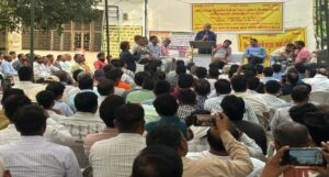 मेरठ में बिजली कर्मचारियों का बड़ा प्रदर्शन, निजीकरण के विरोध में उग्र आंदोलन की चेतावनी