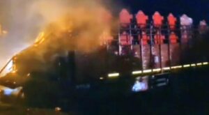 बहराइच में भीषण सड़क हादसा: डीसीएम-ट्रेलर की टक्कर के बाद लगी आग, दो चालकों की जिंदा जलकर मौत