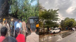 यूपी में लखनऊ समेत कई जिलों में आंधी बारिश से बिजली आपूर्ति प्रभावित, फसलों को भी हुआ नुकसान