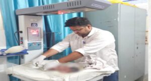 झाड़ियों में मौत से जूझता मिला नवजात, पॉलिथीन में लिपटा मासूम… चींटियां नोच रहीं थीं शरीर