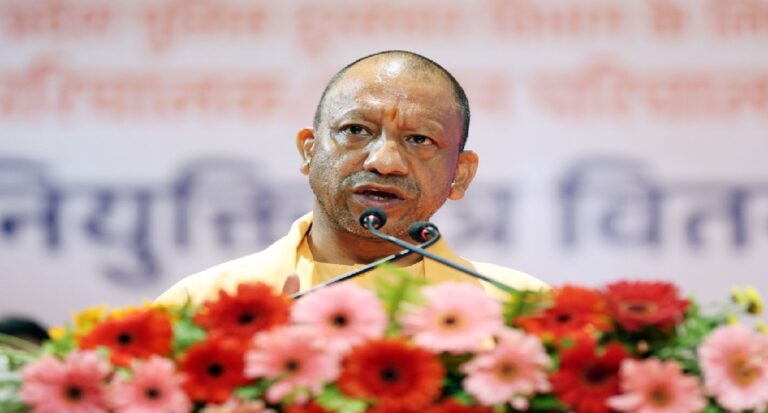 पीलीभीत में गरजे सीएम योगी: ‘कांग्रेस की नीतियों से हुआ देश का विभाजन, सपा पर भी बोला