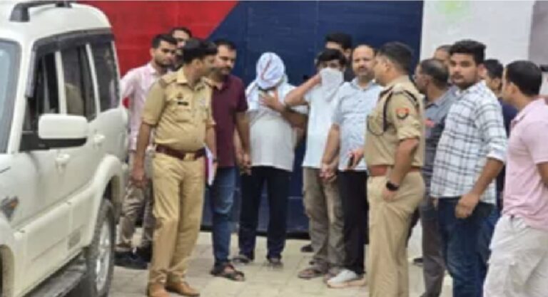 श्रीराम मंदिर चढ़ावा गबन मामला: टिन्नू और मनीष यादव 39 घंटे की पुलिस रिमांड पर