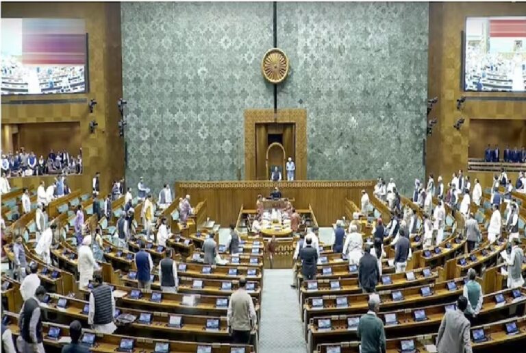 मानसून सत्र के पहले दिन संसद में महाहंगामा, NEET, राम मंदिर चढ़ावा चोरी पर ठप हुई लोकसभा-राज्यसभा