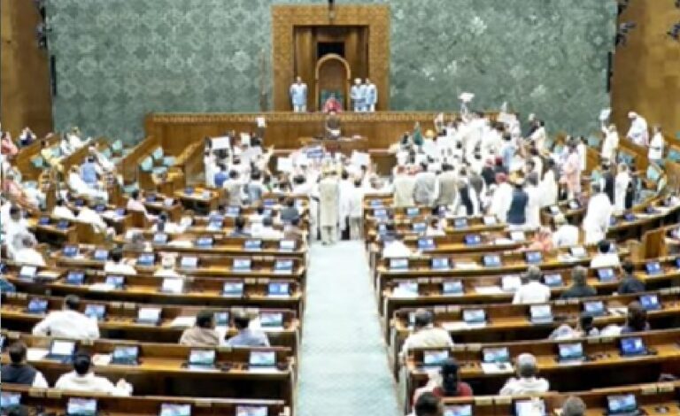 संसद में फिर ठप हुआ कामकाज! विपक्ष के ‘ब्लैक डे’ प्रदर्शन के बीच लोकसभा-राज्यसभा की कार्यवाही 2 बजे तक स्थगित