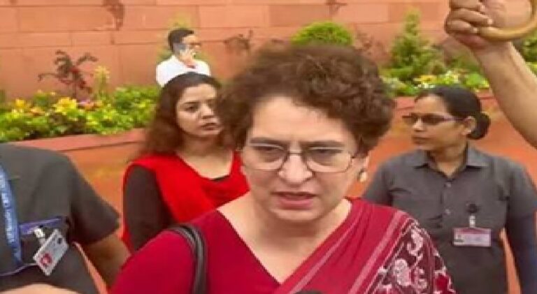 ‘छात्रों की मांगें जायज’, केंद्र पर प्रियंका गांधी का हमला, संसद से सड़क तक सरकार को घेरा