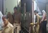 वाराणसी में फर्जी ट्रेडिंग कॉल सेंटर पर पुलिस का बड़ा छापा, 21 युवतियों समेत 32 हिरासत में