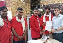 रेल प्रशासन से पक्षपातपूर्ण जांच खत्म करने की मांग, कुलियों ने चारबाग स्टेशन पर उठाई आवाज