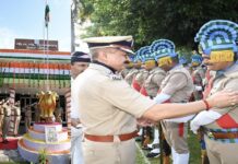 स्वतंत्रता दिवस पर PAC मुख्यालय में ध्वजारोहण, उत्कृष्ट सेवा के लिए पुलिसकर्मी सम्मानित