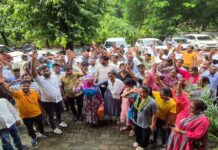 पुरानी नियमावली से TGT-PGT भर्ती की मांग को लेकर प्रयागराज में युवा मंच का प्रदर्शन