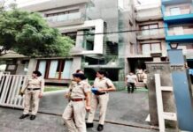 पत्नी ने मांगा था तलाक, घर में फंदे से लटका मिला MNC कर्मचारी; 7 साल के बेटे ने बनाया वीडियो