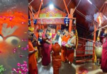 प्रयागराज में मां गंगा ने कराया बड़े हनुमानजी को स्नान, जलमग्न हुई प्रतिमा, दर्शन को उमड़ा आस्था का सैलाब