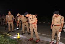 बुलंदशहर में 50 हजार के इनामी आरोपी मोनू का एनकाउंटर, दो पुलिसकर्मी घायल