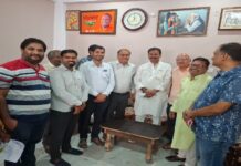 सेनानी परिवारों ने महापौर गणेश केसरवानी को सौंपा 8 सूत्रीय ज्ञापन, सदन में मांगें उठाने का आश्वासन