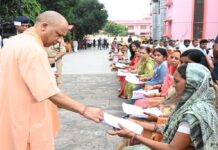 हर जरूरतमंद का आयुष्मान कार्ड बनवाएं: सीएम योगी