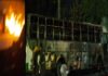 पुल के डिवाइडर से टकराई जनरथ बस, कुछ ही मिनटों में धधक उठी