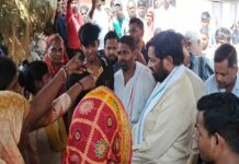 अधेड़ किसान की डाला से कुचलकर की गई हत्या, दो घायल