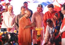 पुलिस लाइन में सीएम योगी ने किया श्रीकृष्ण जन्माष्टमी समारोह का शुभारंभ