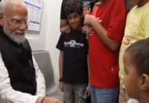 मेट्रो में बच्चों और युवाओं से पीएम मोदी का संवाद, किताबों से लेकर काशी के विकास तक हुई बात