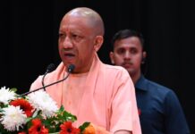 9.18 लाख किसानों के खाते में पहुंचे 493 करोड़ रुपये, योगी ने सपा पर साधा निशाना