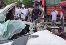 महाराष्ट्र के बीड़ में एसटी बस और कार की टक्कर, पांच लोगों की मौत, एक घायल