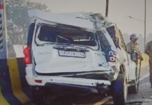 विंध्याचल से दर्शन कर लौट रहे परिवार पर काल बनकर टूटा ट्रक, चार की मौत, चार घायल