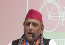 अखिलेश का योगी पर पलटवार, बोले- हम साधु-संत नहीं, हमें गद्दी नहीं कुर्सी चाहिए