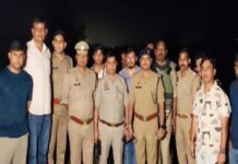 25 हजार के इनामी ने पुलिस पर चलाई गोली, जवाबी फायरिंग में पैर में लगी गोली